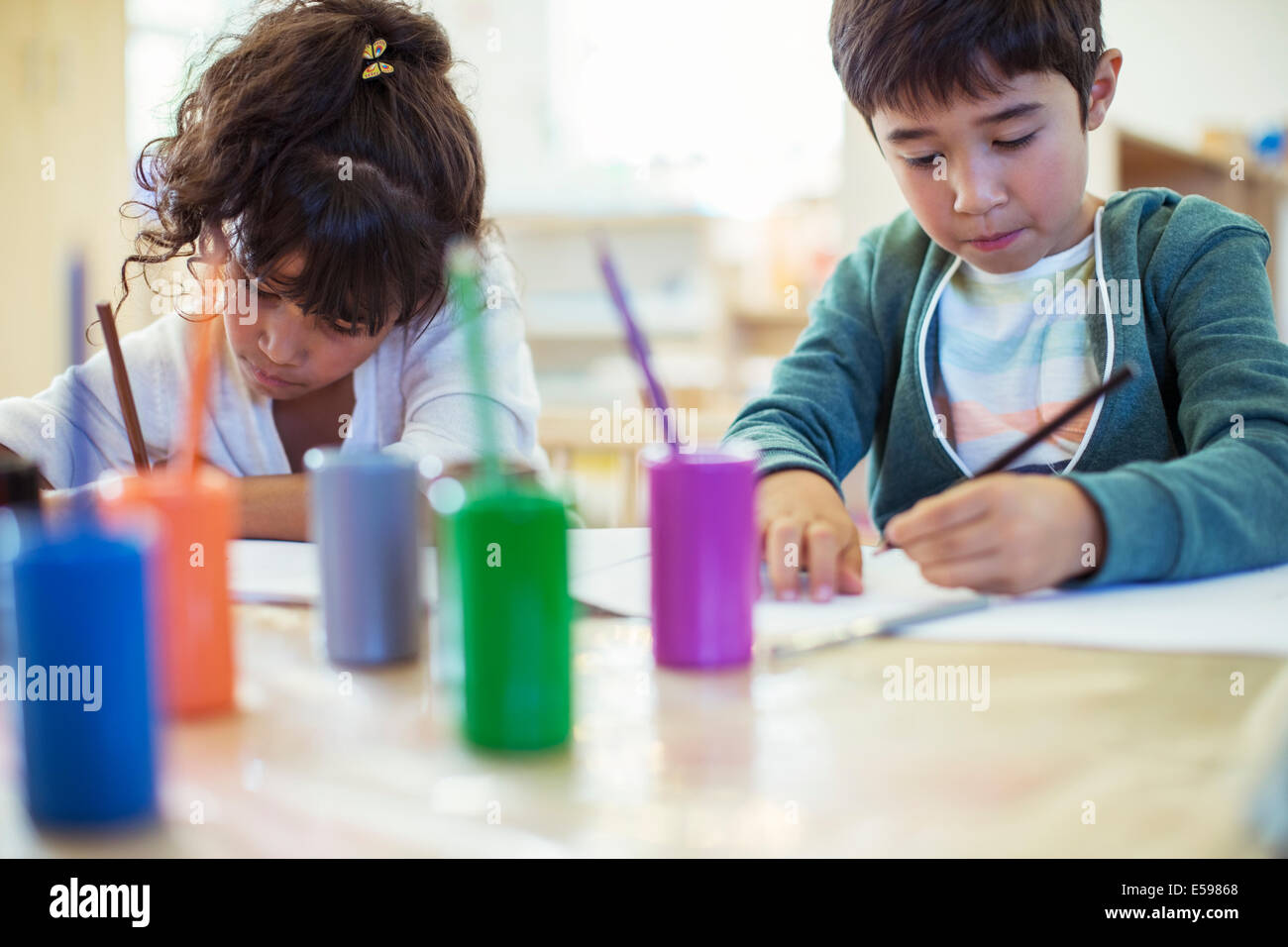 Pittura gli studenti in aula Foto Stock