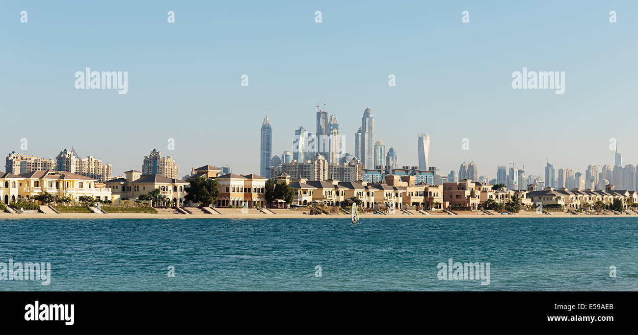 DUBAI, Emirati Arabi Uniti - 7 novembre: vista generale della Marina di Dubai, il 7 novembre 2013, Dubai, EAU. Nella città di canale artificiale le Foto Stock