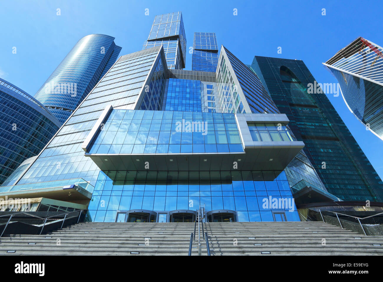 Il vetro facciate di edifici per uffici nel centro business della città di Mosca, Russia. Foto Stock