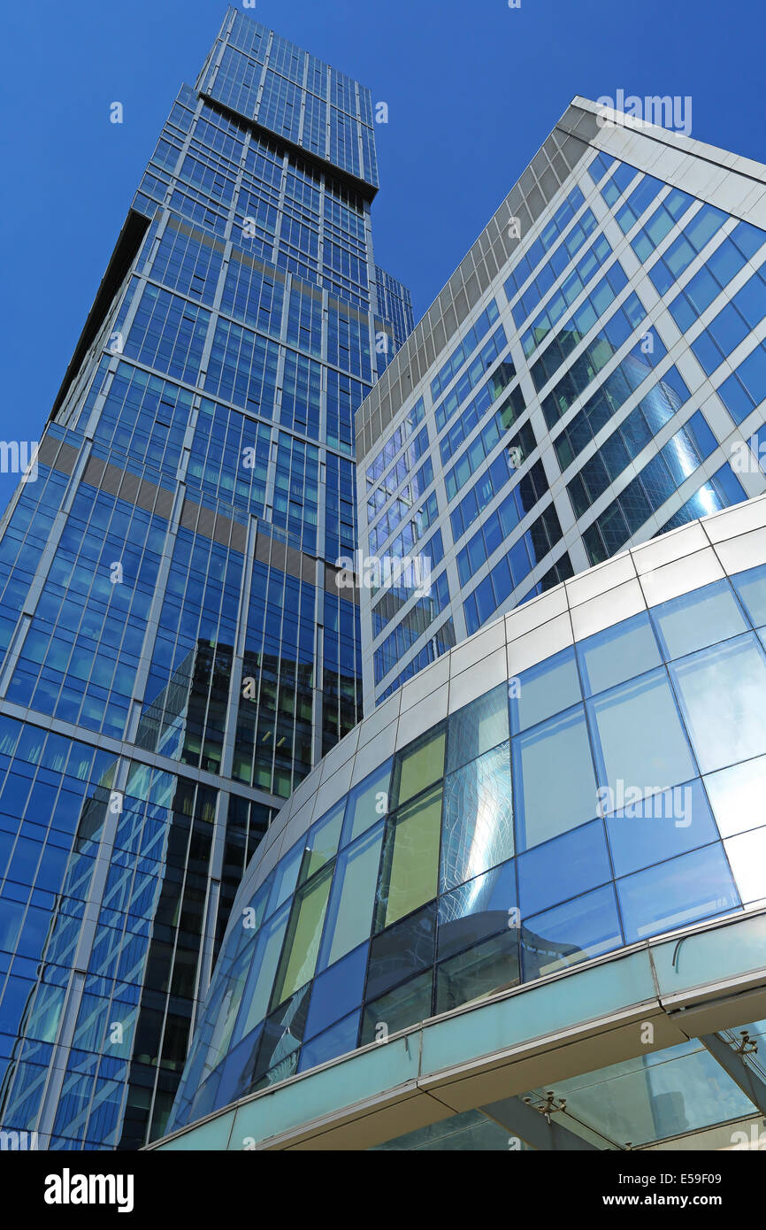 Il vetro facciate di edifici per uffici nel centro business della città di Mosca, Russia. Foto Stock