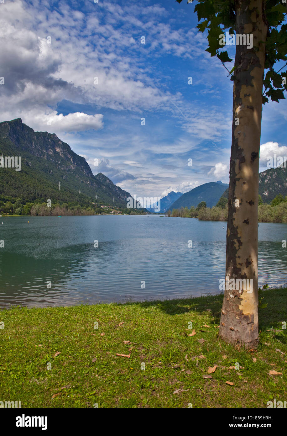 Il lago d'Idro, Alpi italiane settentrionali Foto Stock