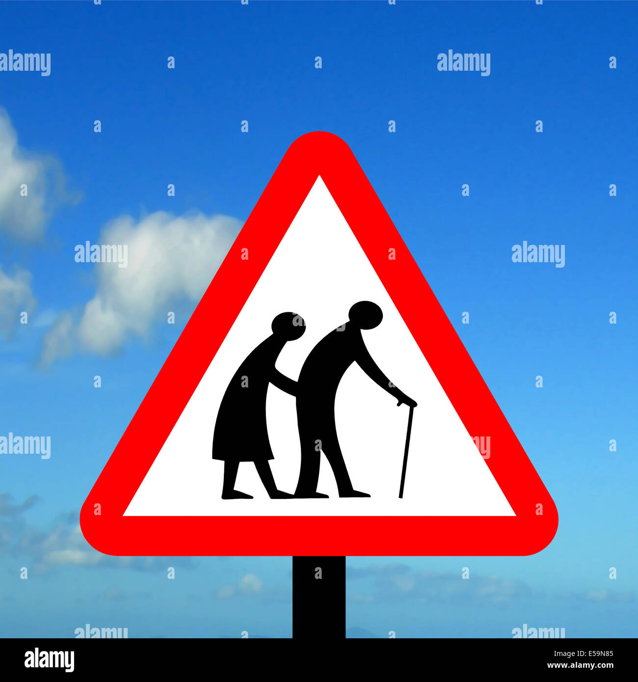 Fragile (o non vedenti o disabili se mostrato) pedoni probabilità di attraversare la strada Foto Stock
