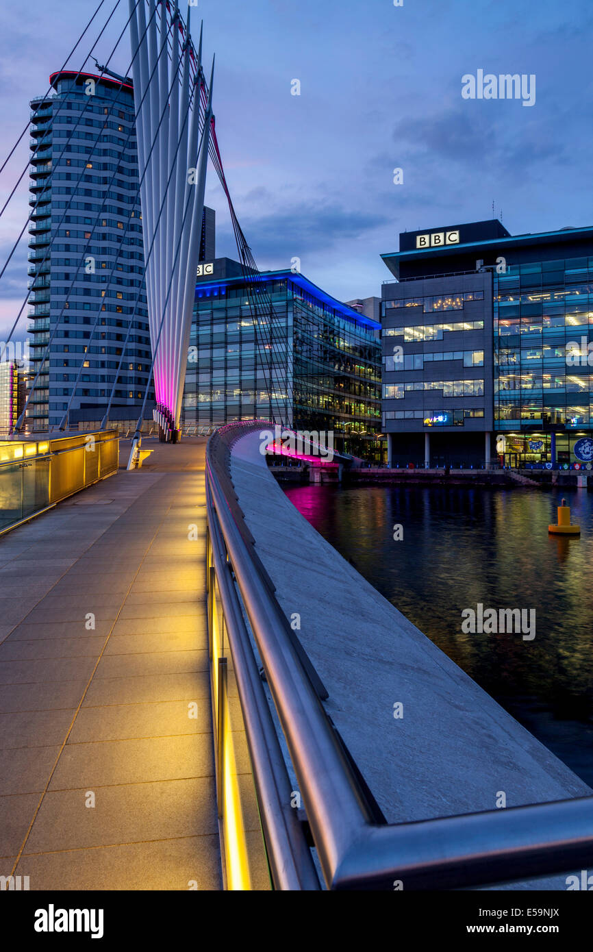 Media City Uk e la Media City passerella, Salford Quays, Manchester, Inghilterra Foto Stock