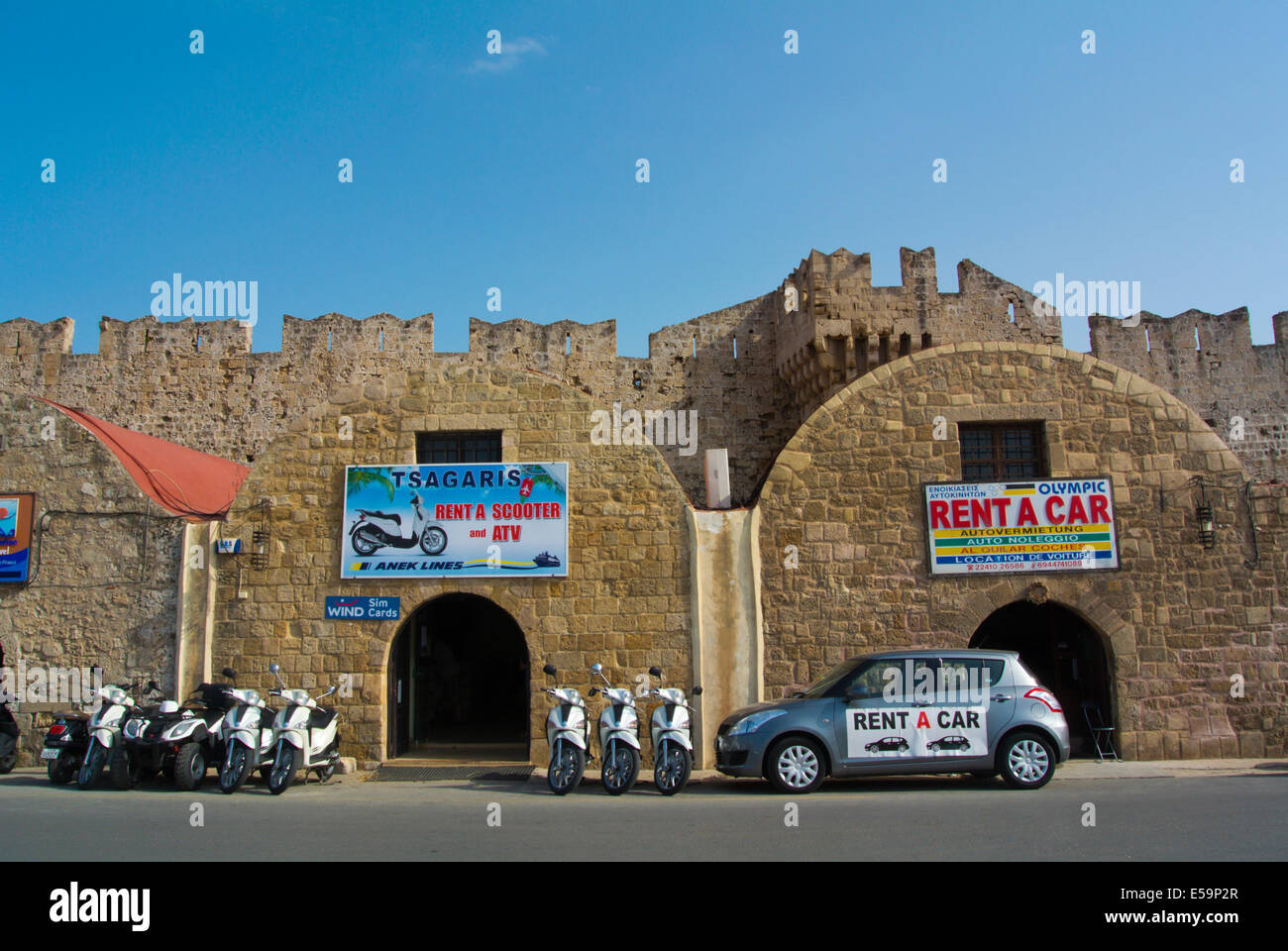 Noleggio auto e scooter uffici dal porto turistico, RODI, RODI, DODECANNESO isole, Grecia, Europa Foto Stock