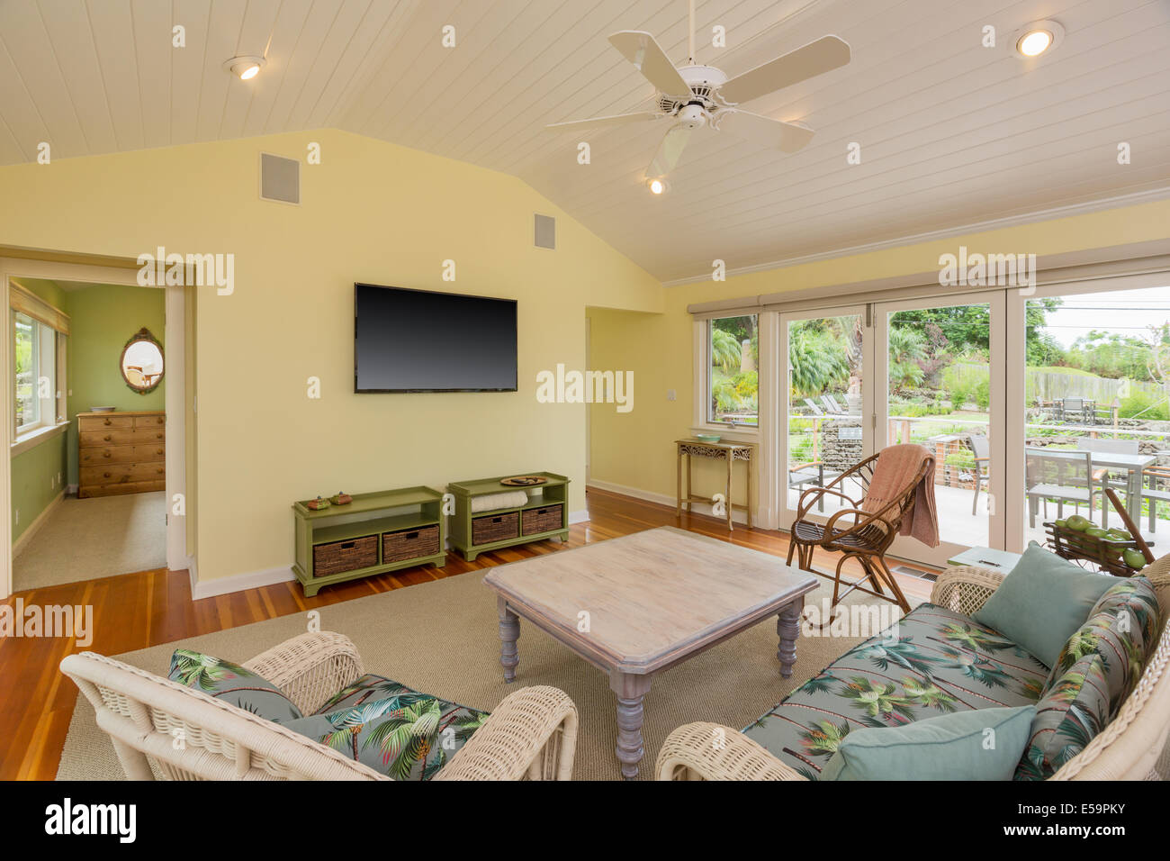 Soggiorno nella bella casa con pavimenti in legno Foto Stock