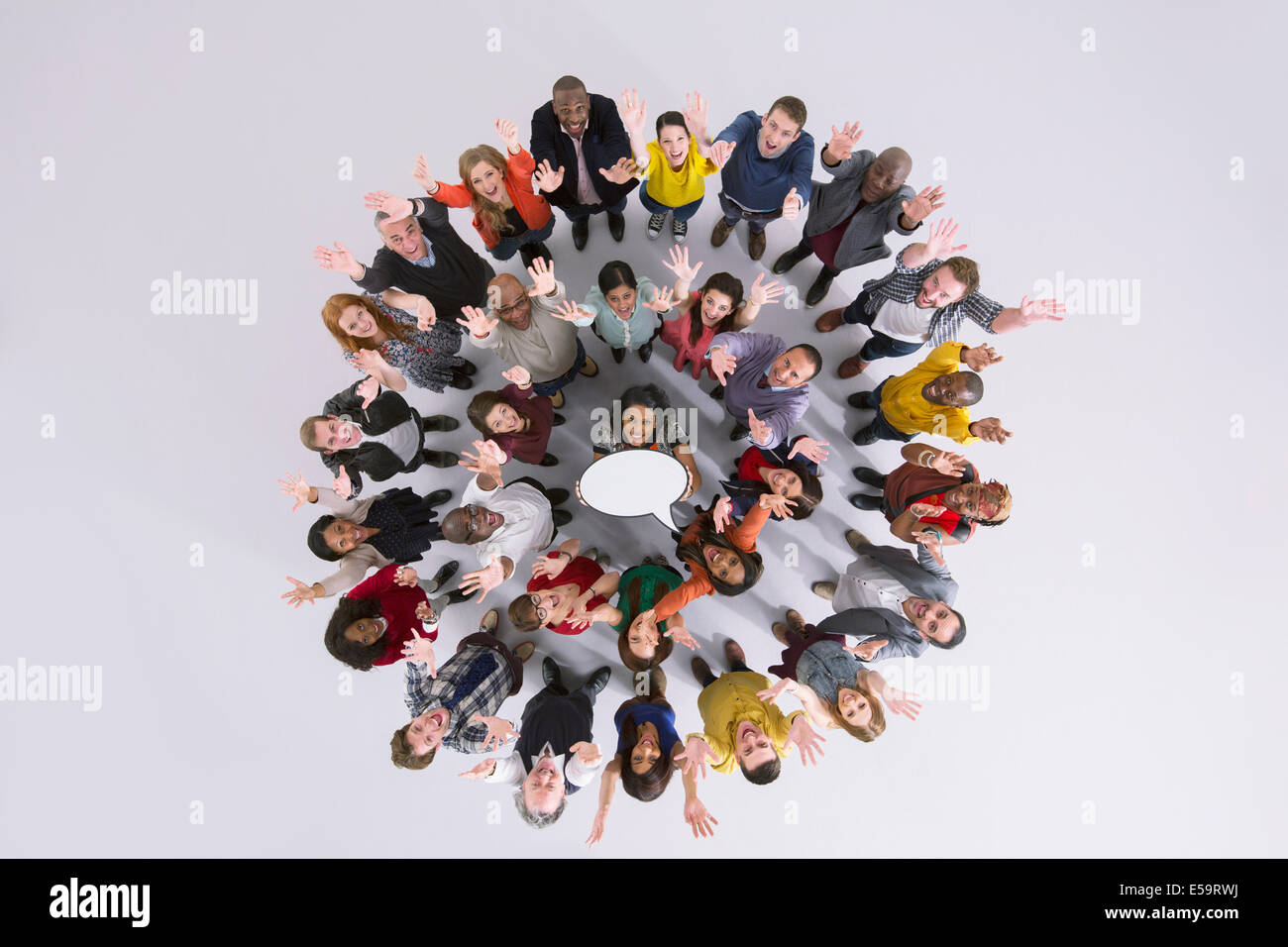 Ritratto di gente di affari in cerchio holding fumetto pensiero Foto Stock