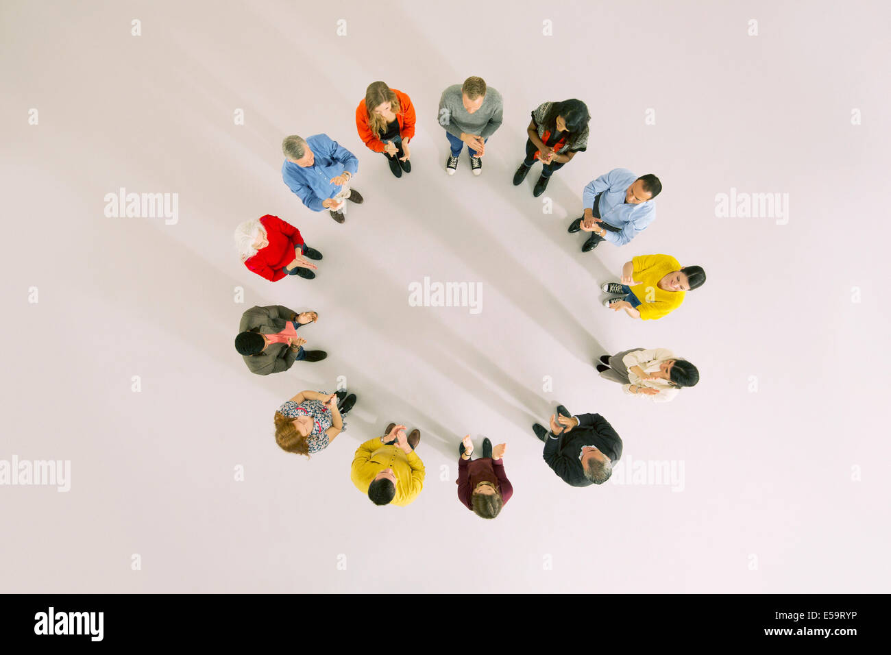 La gente di affari in cerchio Foto Stock