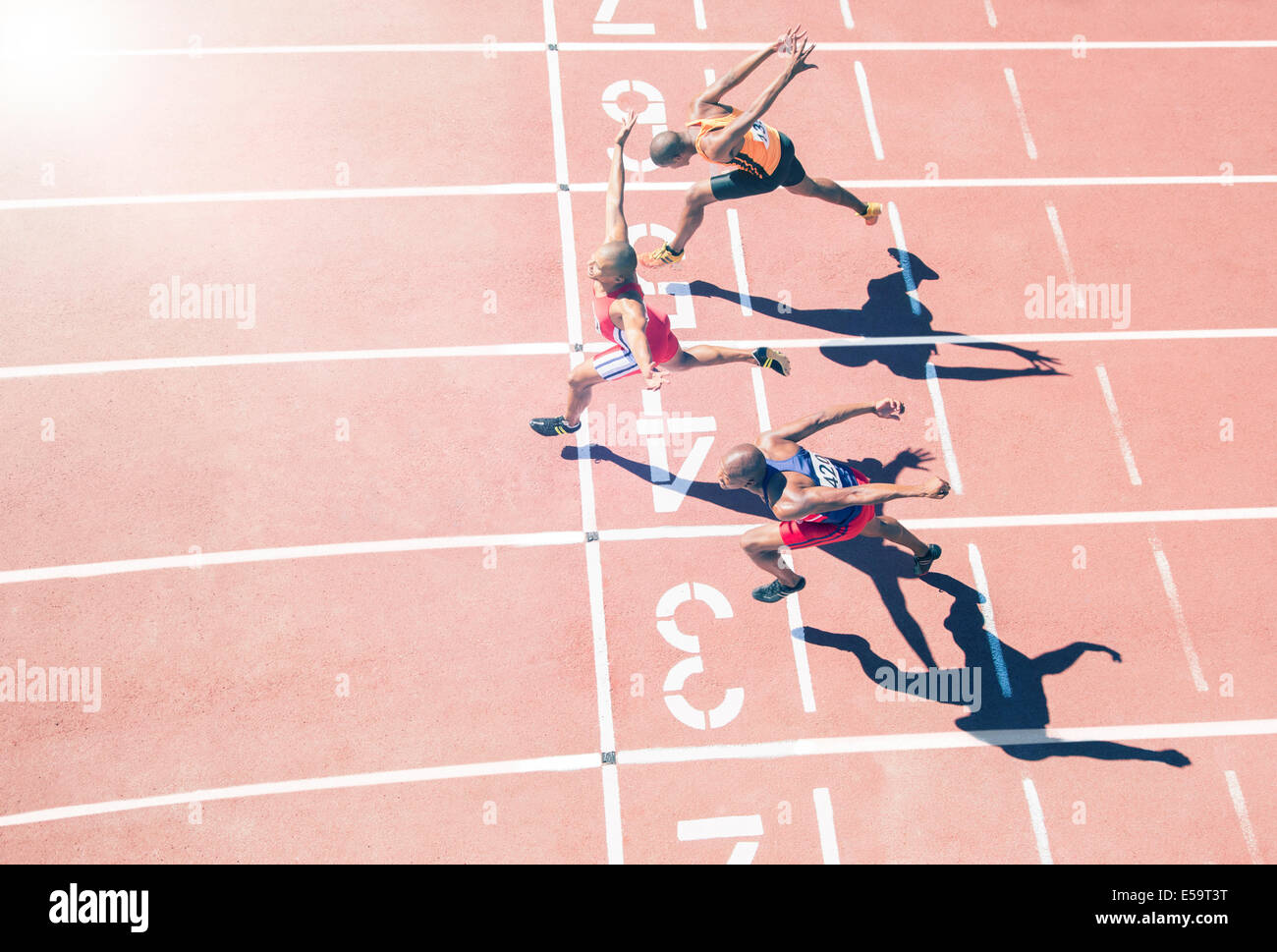 I corridori di attraversamento della linea di finitura sulla via Foto Stock