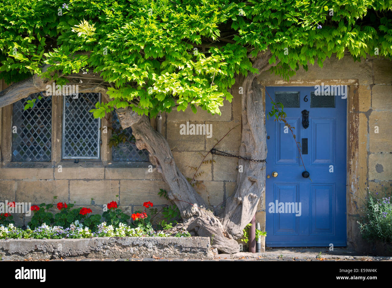 Sportello anteriore a casa in Broadway, il Costwolds, Worcestershire, Inghilterra Foto Stock