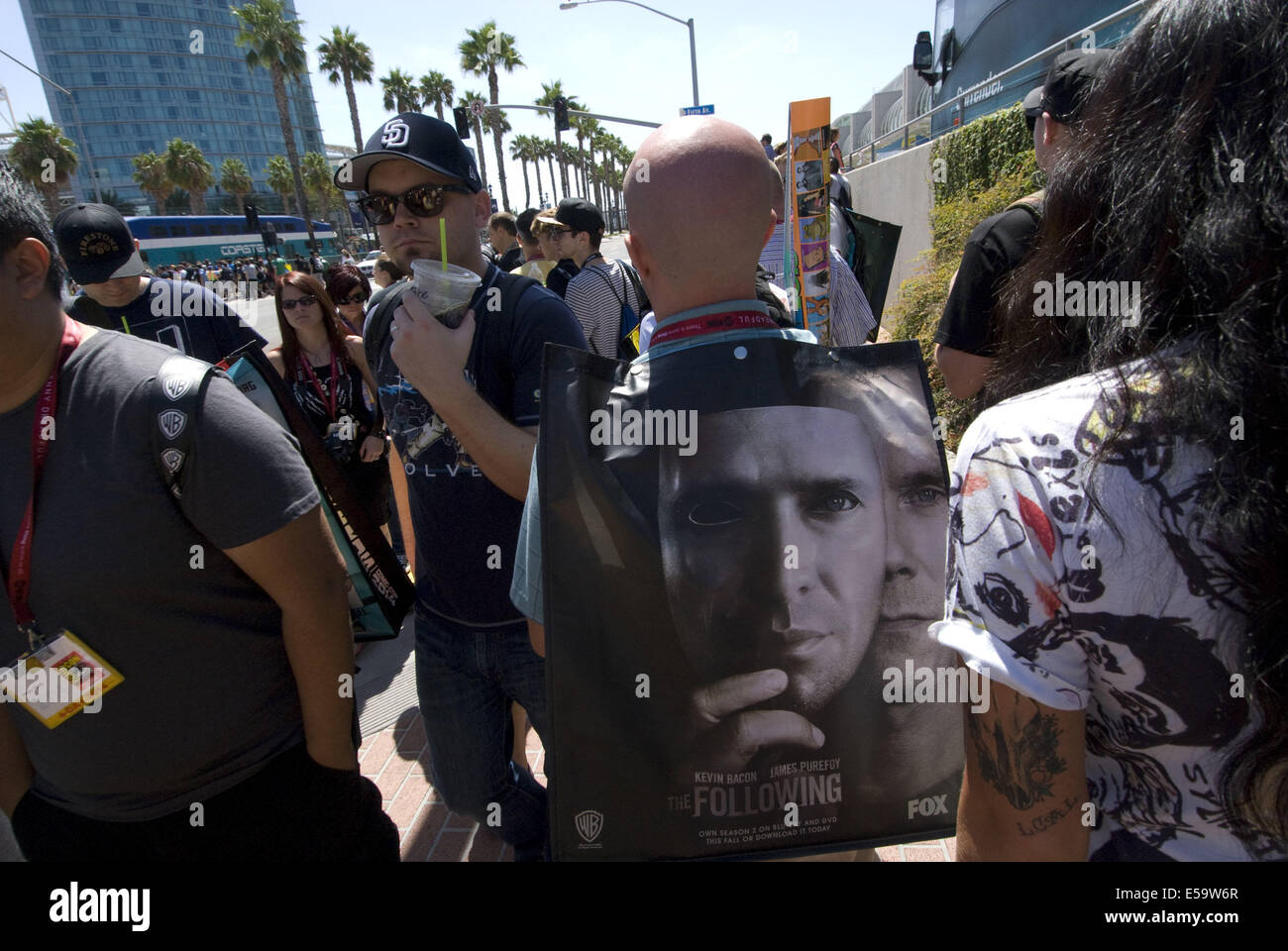 San Diego, California, Stati Uniti d'America. Il 24 luglio, 2014. Visitatori frequentano il quarantacinquesimo Comic-Con annuale internazionale, il più grande libro di fumetti e cultura pop evento in America del nord, presso il Centro Congressi di San Diego. Più di un centinaio e quaranta-cinque mila persone assisteranno i quattro giorni di manifestazione. Credito: Earl S. Cryer/ZUMA filo/Alamy Live News Foto Stock