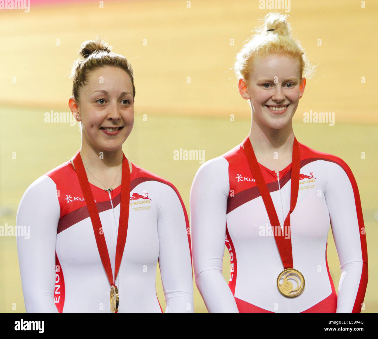 Glasgow, Scozia. Il 24 luglio, 2014. Glasgow Giochi del Commonwealth dal Sir Chris Hoy Velodrome. Donne Ciclismo Para-Sport Sprint B tandem Medal Ceremony. L'oro è stato vinto da Sophie Thornhill e Helen Scott di Inghilterra, Aileen mcGlynn e Louise Haston della Scozia ha conquistato l'argento e il bronzo è andato a Brandie O'Connor e di Luka Hargrave di Australia Credit: Azione Plus sport/Alamy Live News Foto Stock