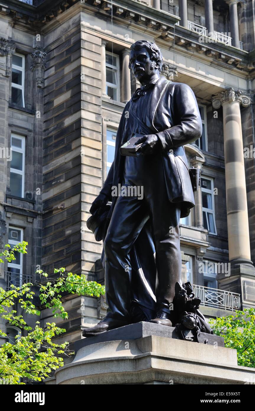 Il David Livingstone statua nella parte anteriore del Glasgow Royal Infirmary, Scozia Foto Stock