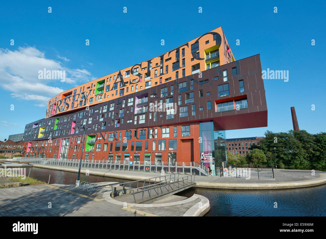 Il chip postmoderno edificio residenziale progettato da Will Alsop e proprietà di Urban Splash, situato nel nuovo quartiere di Islington, Manchester Foto Stock