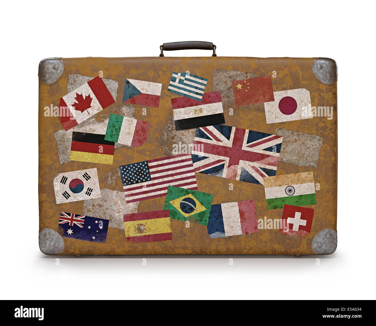 Valigia di antiquariato con timbri bandiere in rappresentanza di ogni paese visitato. Percorso di clipping incluso. Foto Stock