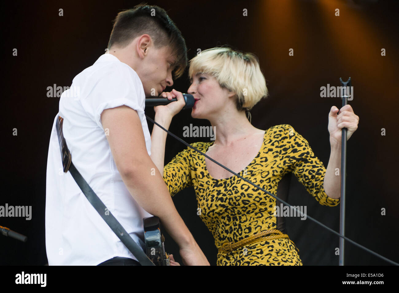 London, Ontario, Canada. Il 24 luglio, 2014. PETER DRELMANIS. Lia FAY di luglio Talk Eseguire live al Rock Park a Londra, Ontario. © Baden Roth/ZUMA filo/Alamy Live News Foto Stock