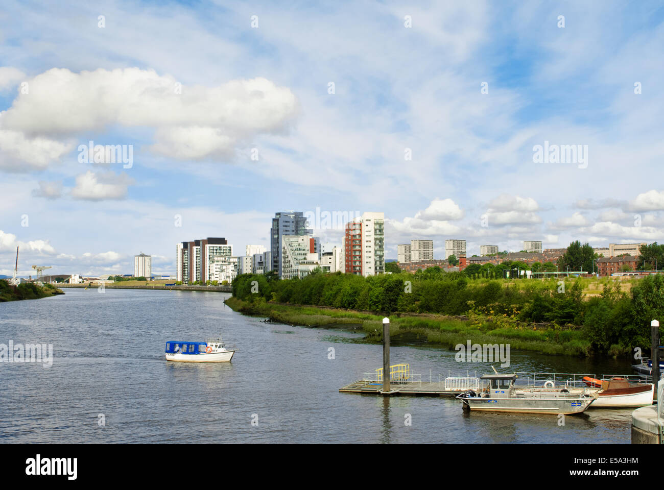 Per i passeggeri dei traghetti nel porto di barca a vela da Govan al terminale del traghetto da Riverside Museum di Glasgow Foto Stock