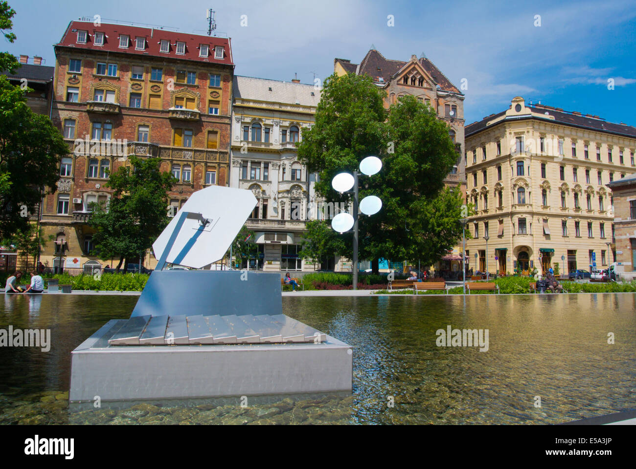 Ristrutturato Rakoczi ter, finito di primavera 2014, quartiere Jozsefvaros, Budapest, Ungheria, Europa Foto Stock