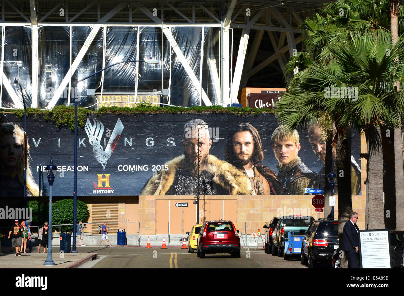 San Diego. 23 Luglio, 2014. Enorme "Vikings' visto targhetta sulla luglio 23, 2014 durante il San Diego Comic-Con International di San Diego. © dpa/Alamy Live News Foto Stock
