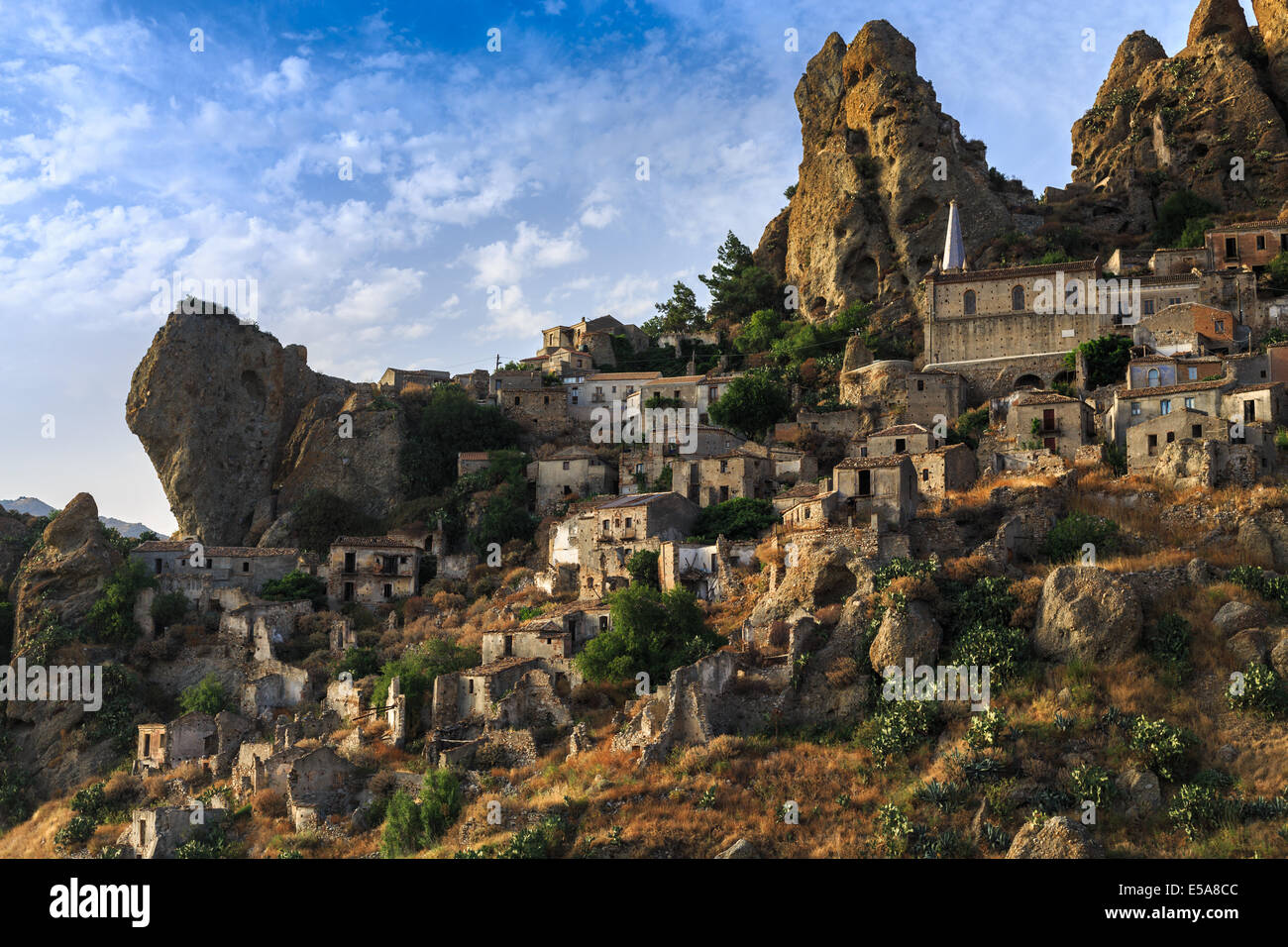 Pentidattilo, un villaggio fantasma in Calabria, Italia Foto Stock