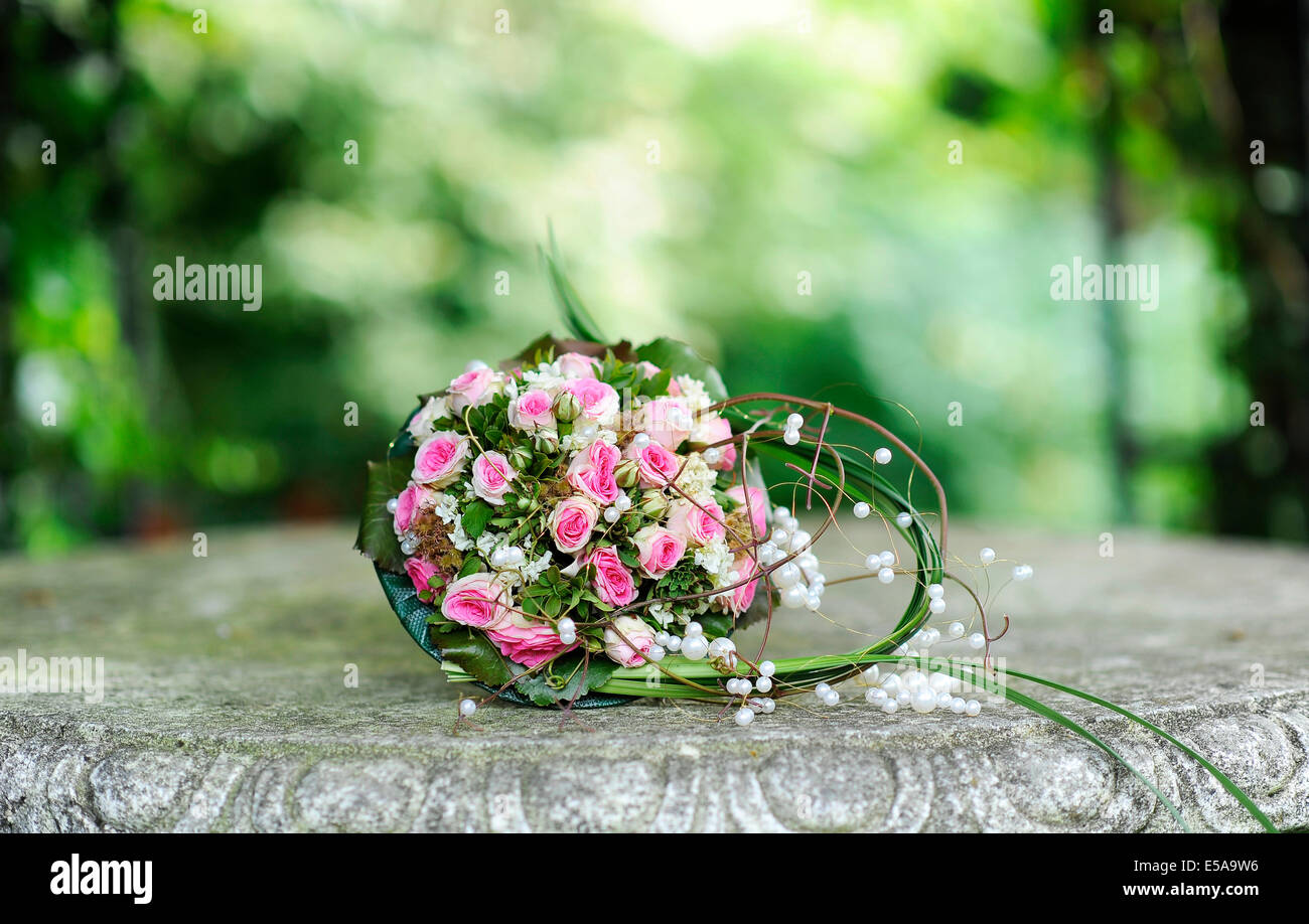 Bridal bouquet con rose rosa Foto Stock