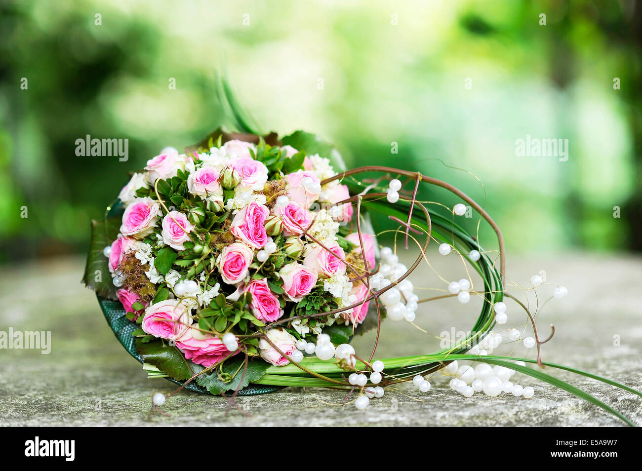 Bridal bouquet con rose rosa Foto Stock