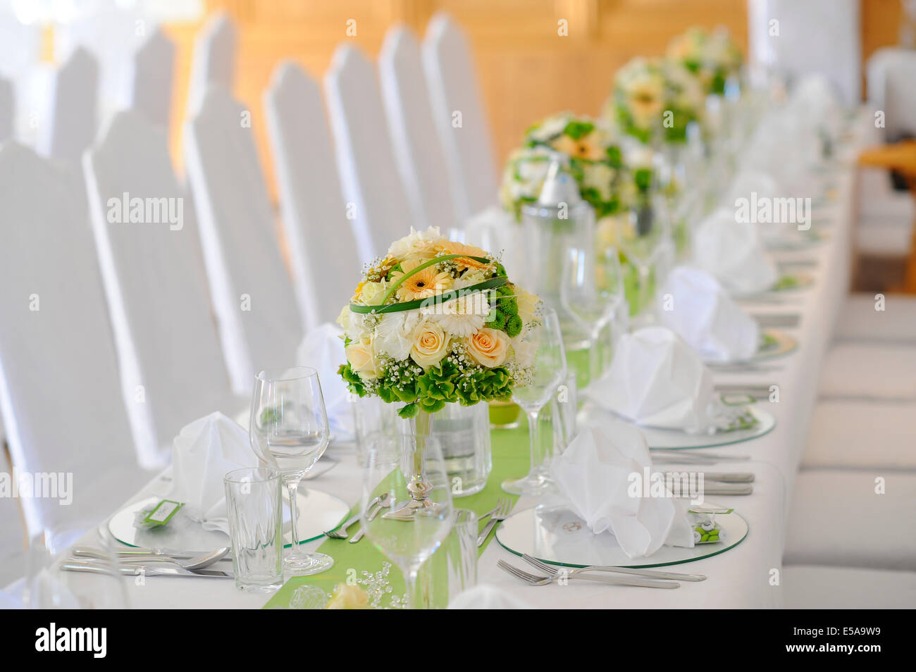 Decorazioni per la tavola di una tabella di nozze Foto Stock