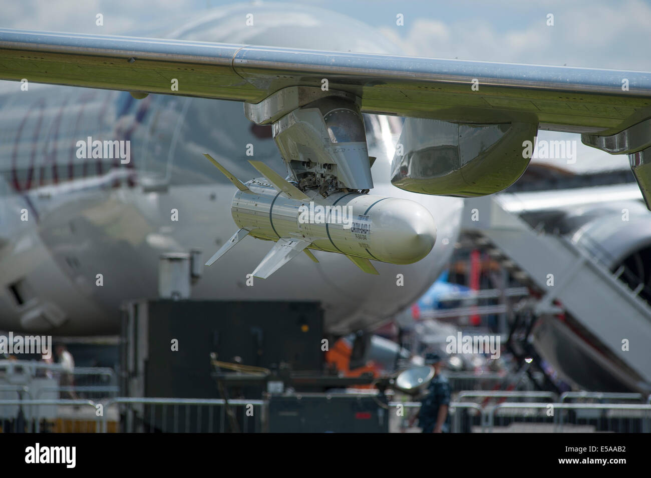 Boeing (McDonnell Douglas) AGM/RGM/UGM-84 Harpoon anti nave missile sotto l'ala montata su P8 Poseidon aeromobile Foto Stock