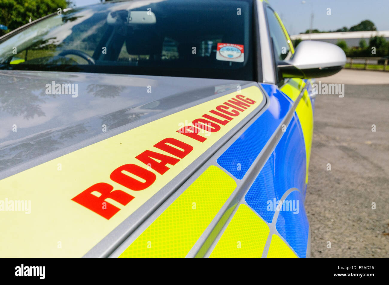 Lisburn, Irlanda del Nord. Xxv Luglio, 2014. - 'Polizia Stradale' sul cofano di una unità di traffico di pattuglia di polizia di credito del veicolo: Stephen Barnes/Alamy Live News Foto Stock