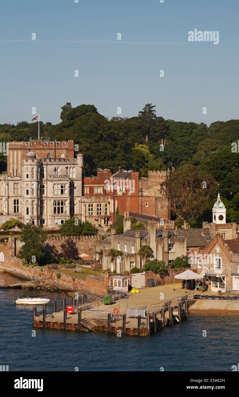 Brownsea Island Castle e motivi presi dal passaggio traghetto a luglio Foto Stock