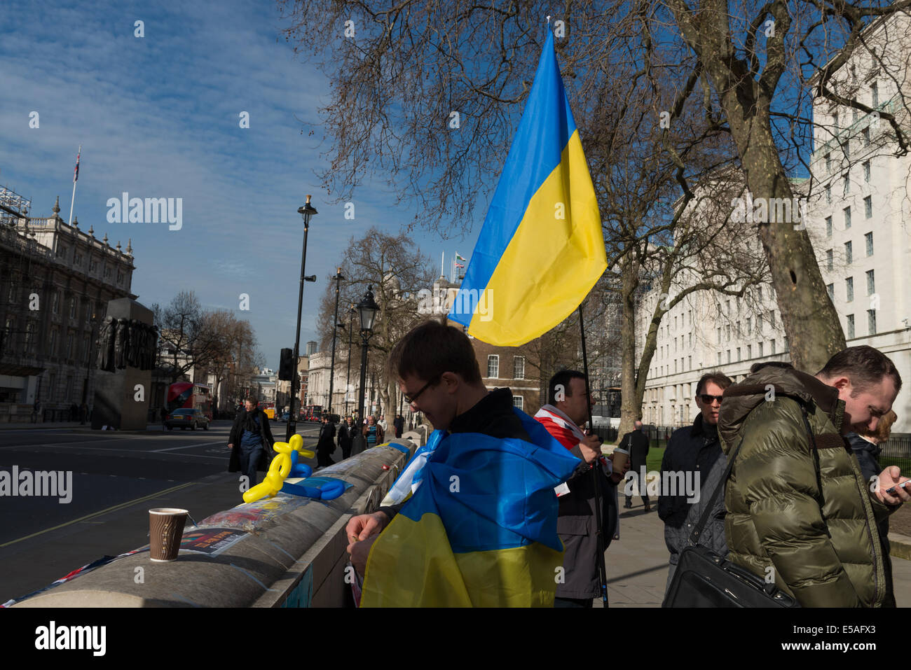 Londra: ucraini tenere 24 ore di protesta di fronte a Downing Street Foto Stock