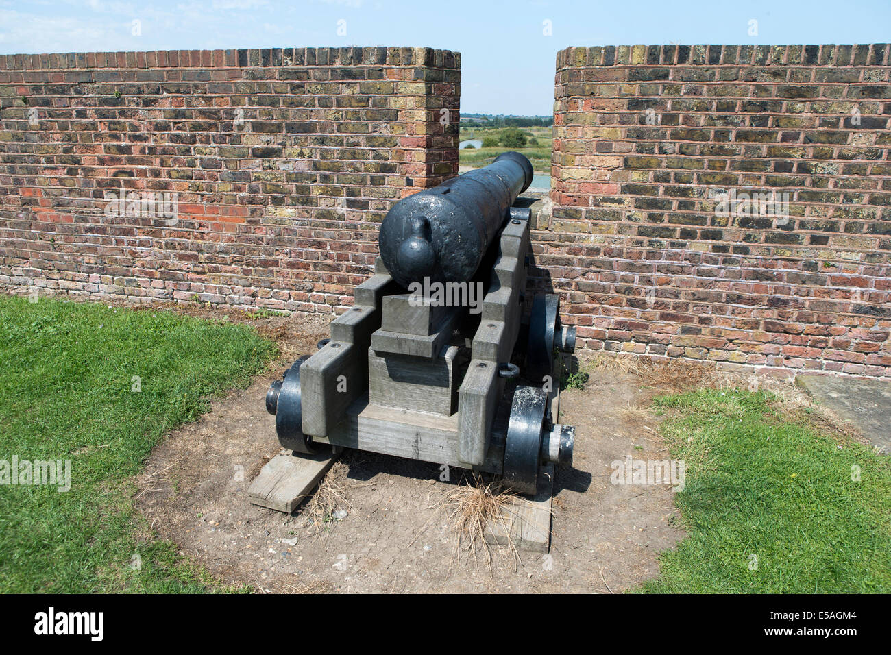 Muso cannone di carico sul suo carro sul bastione nordoccidentale a Tilbury Fort, Essex, Inghilterra, Regno Unito. Foto Stock