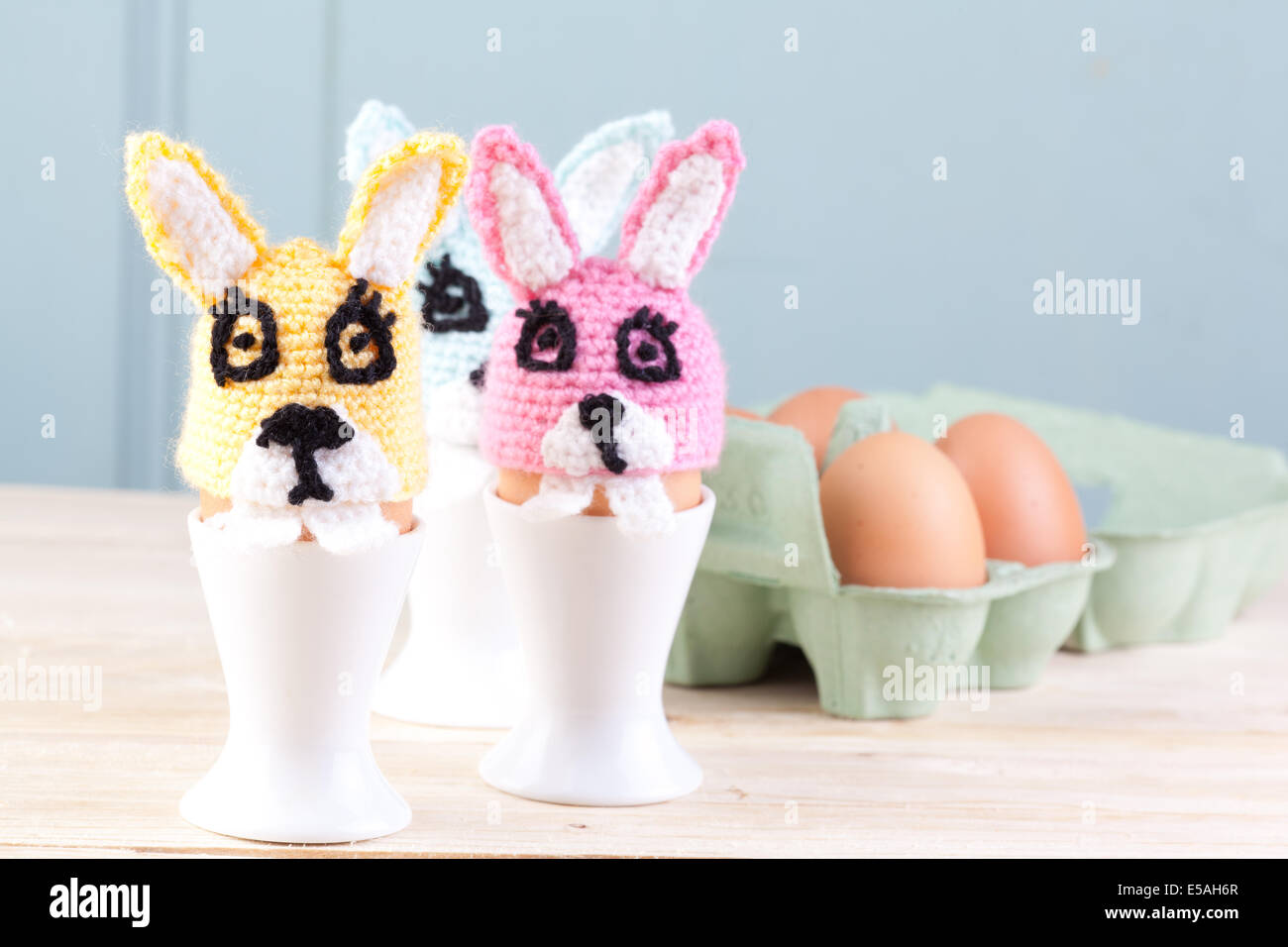 Coniglietti a crochet per uova di Pasqua Foto Stock