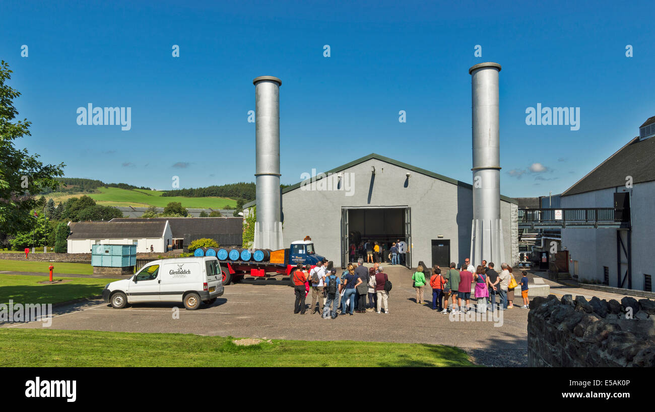 GLENFIDDICH WHISKY DISTILLERY DUFFTOWN SCOZIA TURISTI SULLE VISITE GUIDATE Foto Stock