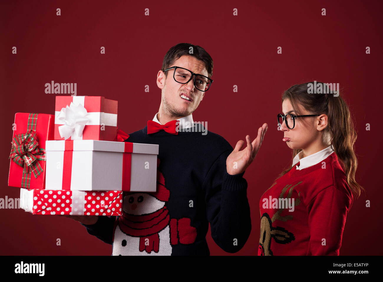Immagini Stupide Natale.Rude Da Stupidi Uomo Con I Regali Di Natale Debica Polonia Foto Stock Alamy