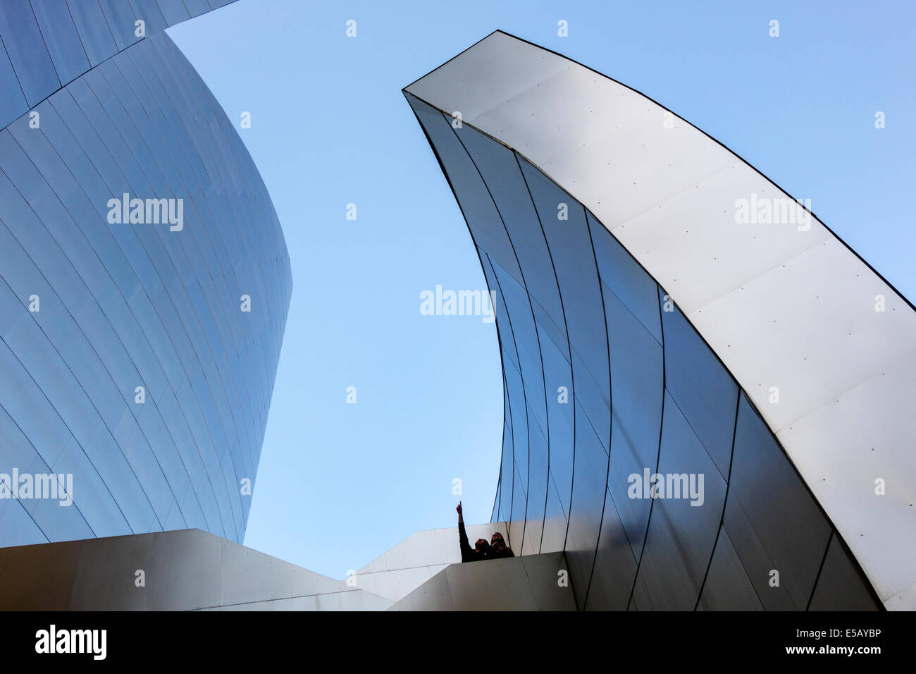 Los Angeles California, Downtown, Walt Disney Concert Hall, luogo di spettacolo, esterno, architettura, architettura, design, Frank Gehry, curva, acciaio inossidabile Foto Stock