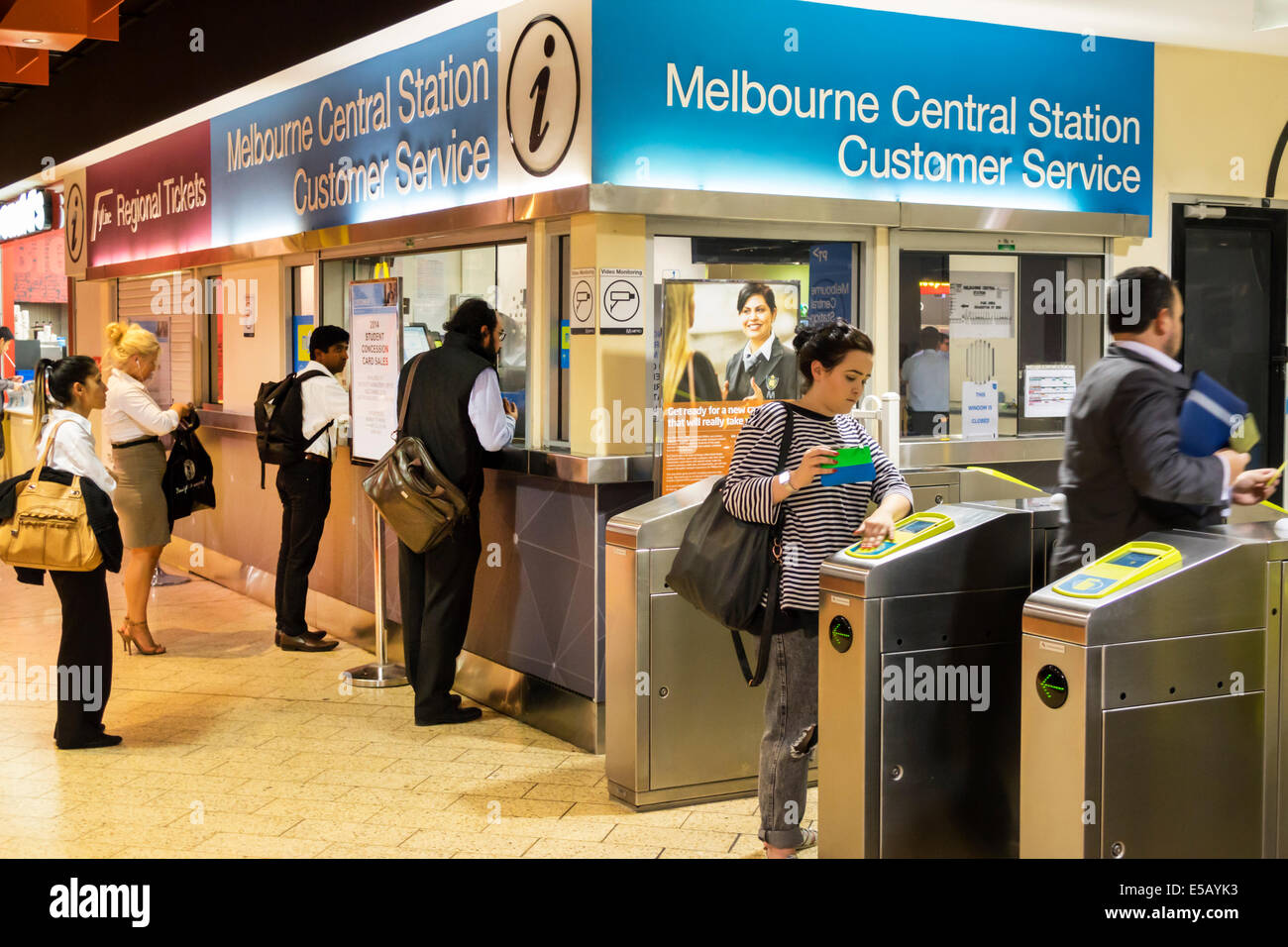 Melbourne Australia,Stazione Centrale,stazione ferroviaria,rete metropolitana,City Loop,treno,piloti,passeggeri passeggeri, motociclisti,pendolari,servizio clienti, Foto Stock