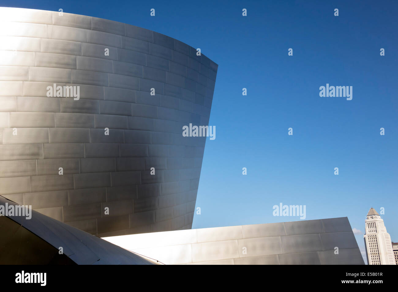 Los Angeles California, Downtown, Walt Disney Concert Hall, luogo di spettacolo, esterno, design architettonico, Frank Gehry, curva, acciaio inossidabile, parete, buildin Foto Stock