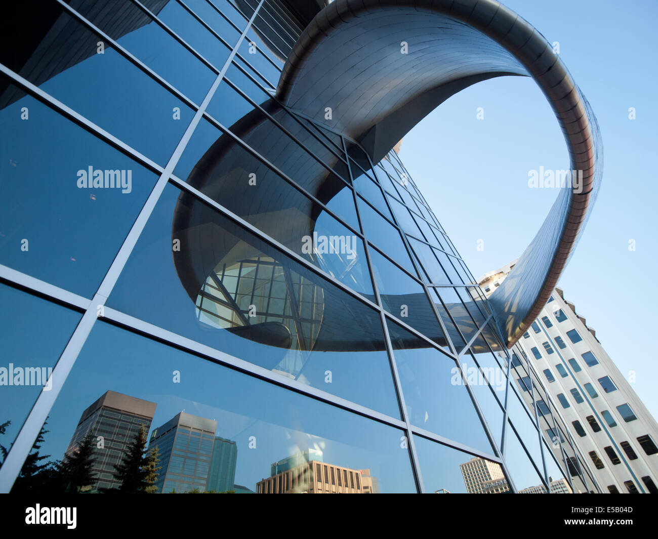 Un cuore, ricavata dalla curva di riflessione e della Galleria d'Arte di Alberta (AGA) in Edmonton, Alberta, Canada. Foto Stock