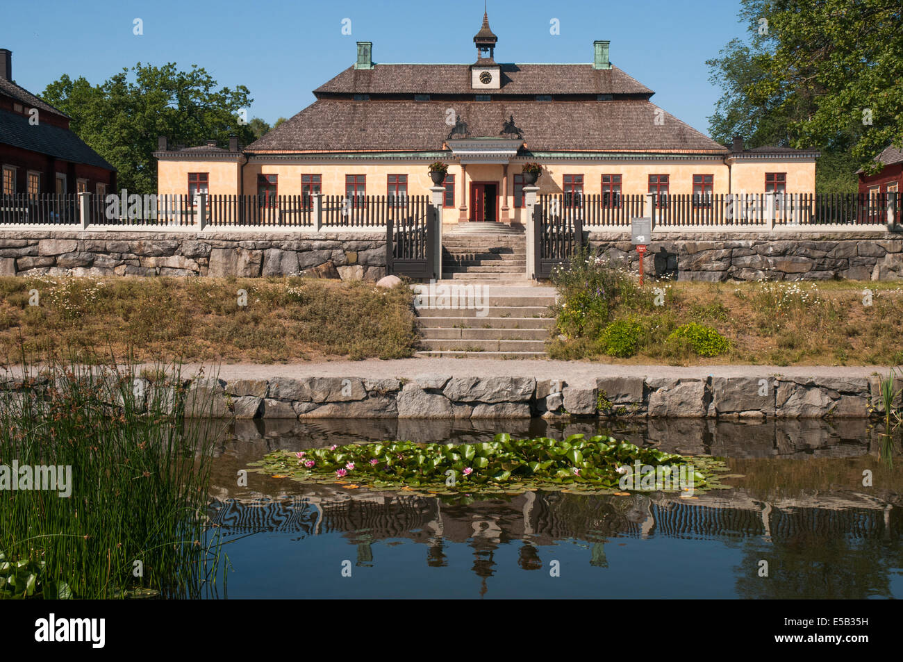 Skogaholm Manor, la tenuta estiva di una nobile famiglia presso il museo all'aperto di Skansen Djurgarden, Stoccolma Foto Stock
