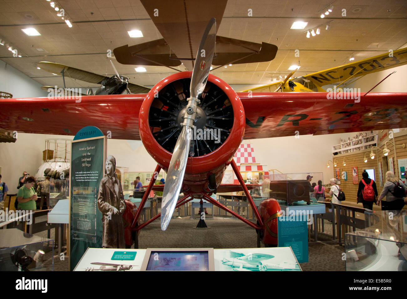 Amelia Earhart rosso di Lockheed 5B Vega, in cui ella è diventata la prima donna a fare un assolo di attraversamento dell'Atlantico. Foto Stock