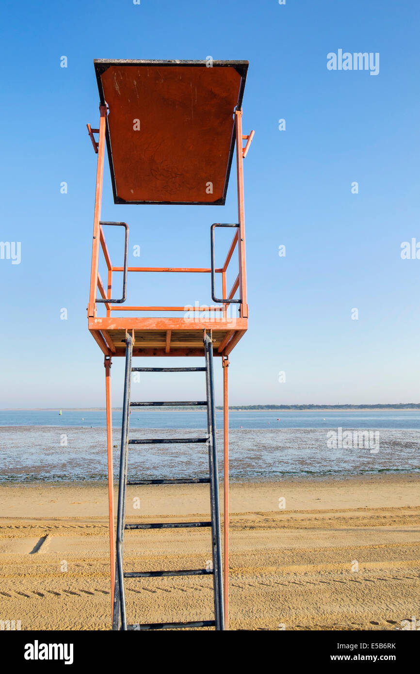 Bagnino lookout post sulla spiaggia nel sud della Spagna Foto Stock