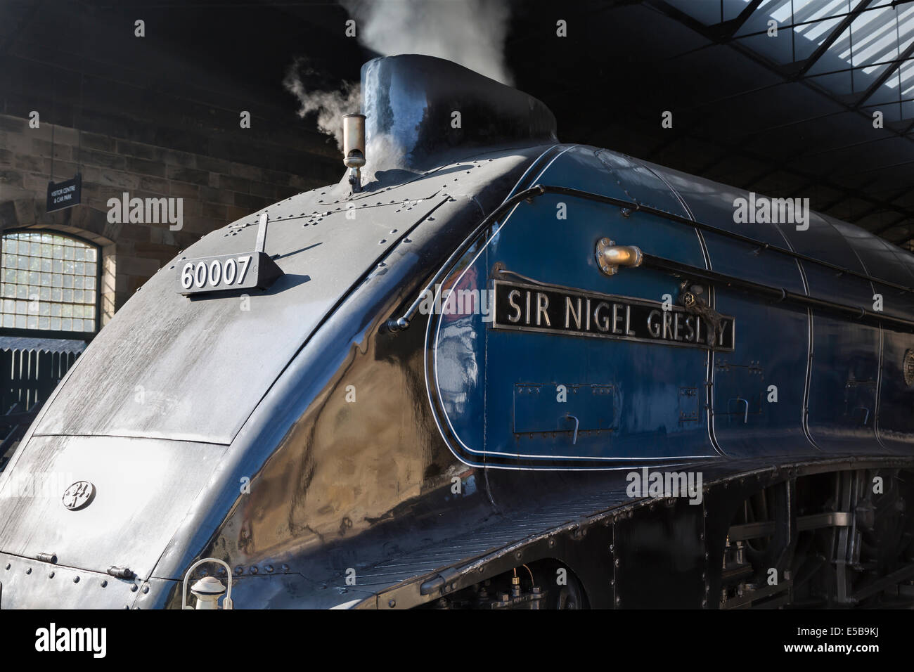 Classe LNER una locomotiva4 'Sir Nigel Gresley', azionati dal North Yorkshire Moors Railway, a Pickering station Foto Stock