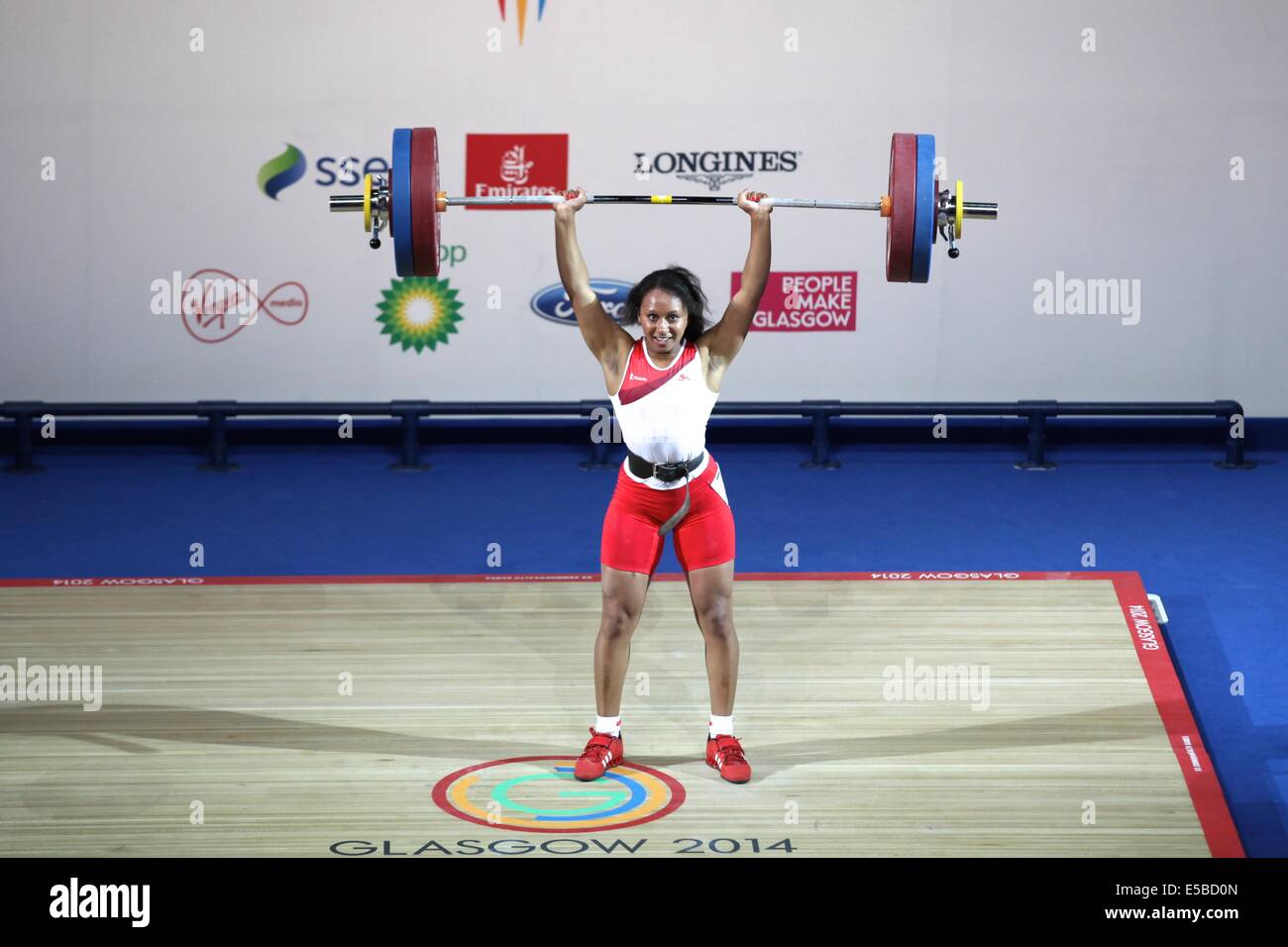 Glasgow, Scotland, Regno Unito. 26 Luglio, 2014. Giochi del Commonwealth il giorno 3. Donne 53kg Finale di sollevamento pesi. Glasgow, Scotland, Regno Unito. Oro per Zoe Smith di Inghilterra. Essa consente di impostare i giochi del Commonwealth record; 118kg nel pulire e jerk e un punteggio totale di 210kg Credito: stili di Neville/Alamy Live News Foto Stock