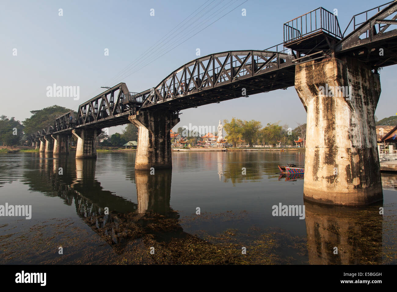 Il Ponte sul Fiume Kwai, Kanchanaburi Thailandia Foto Stock