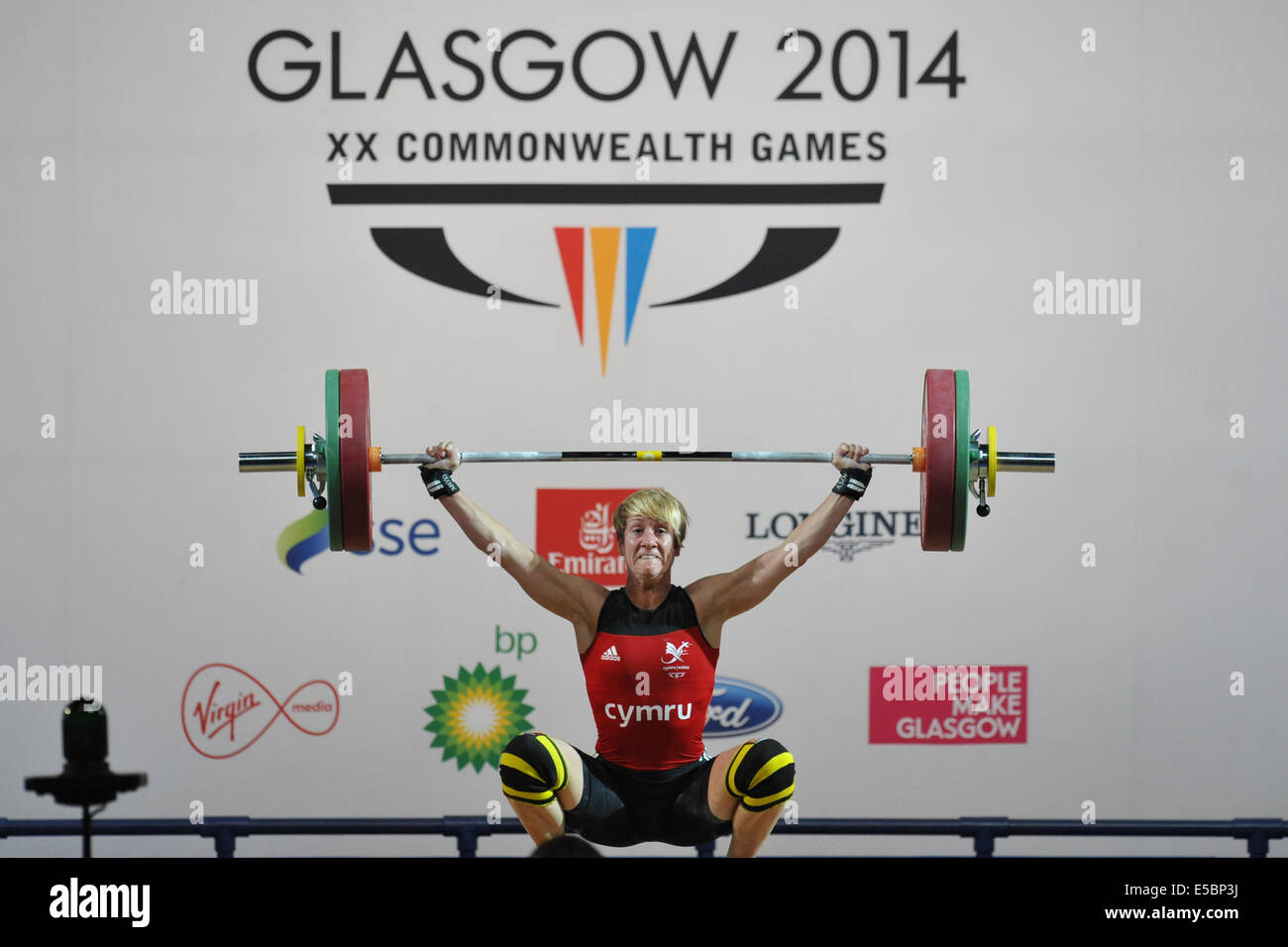 Glasgow, Regno Unito. 26 Luglio, 2014. Michaela Breeze (WAL) tendendo come lei si solleva durante la donna 58kg pesi concorrenza a i Giochi del Commonwealth a Glasgow. Il Breeze ha vinto il bronzo della concorrenza con un sollevamento totale di 202kg. Credito: Michael Preston/Alamy Live News Foto Stock