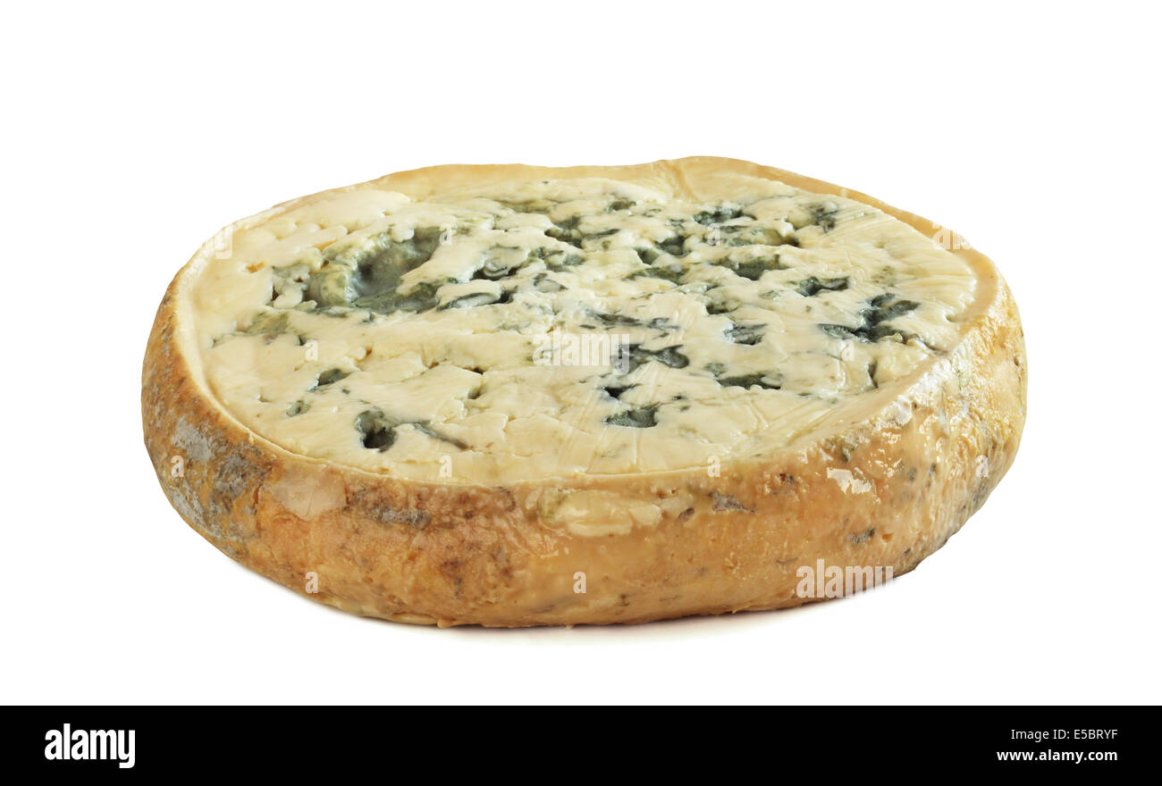 Tomme d'ambert formaggio blu isolato su sfondo bianco Foto Stock