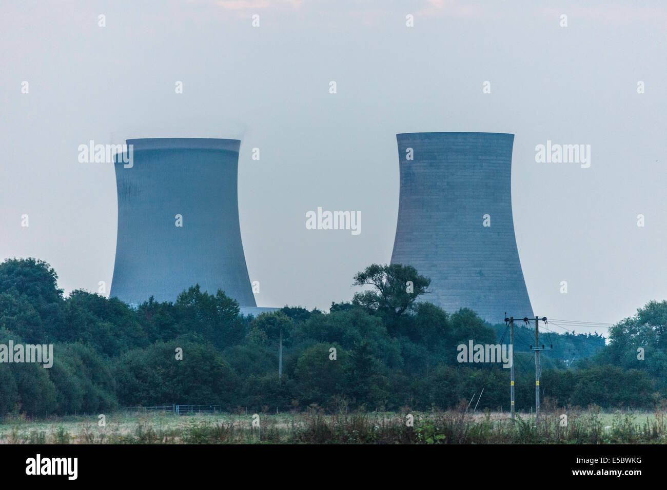 Hucknall, Nottingham, Regno Unito. 27 luglio 2014 Sequenza 2 di 20 immagini demolizione delle torri di raffreddamento a Didcot Power Station. JMH6225 Foto Stock