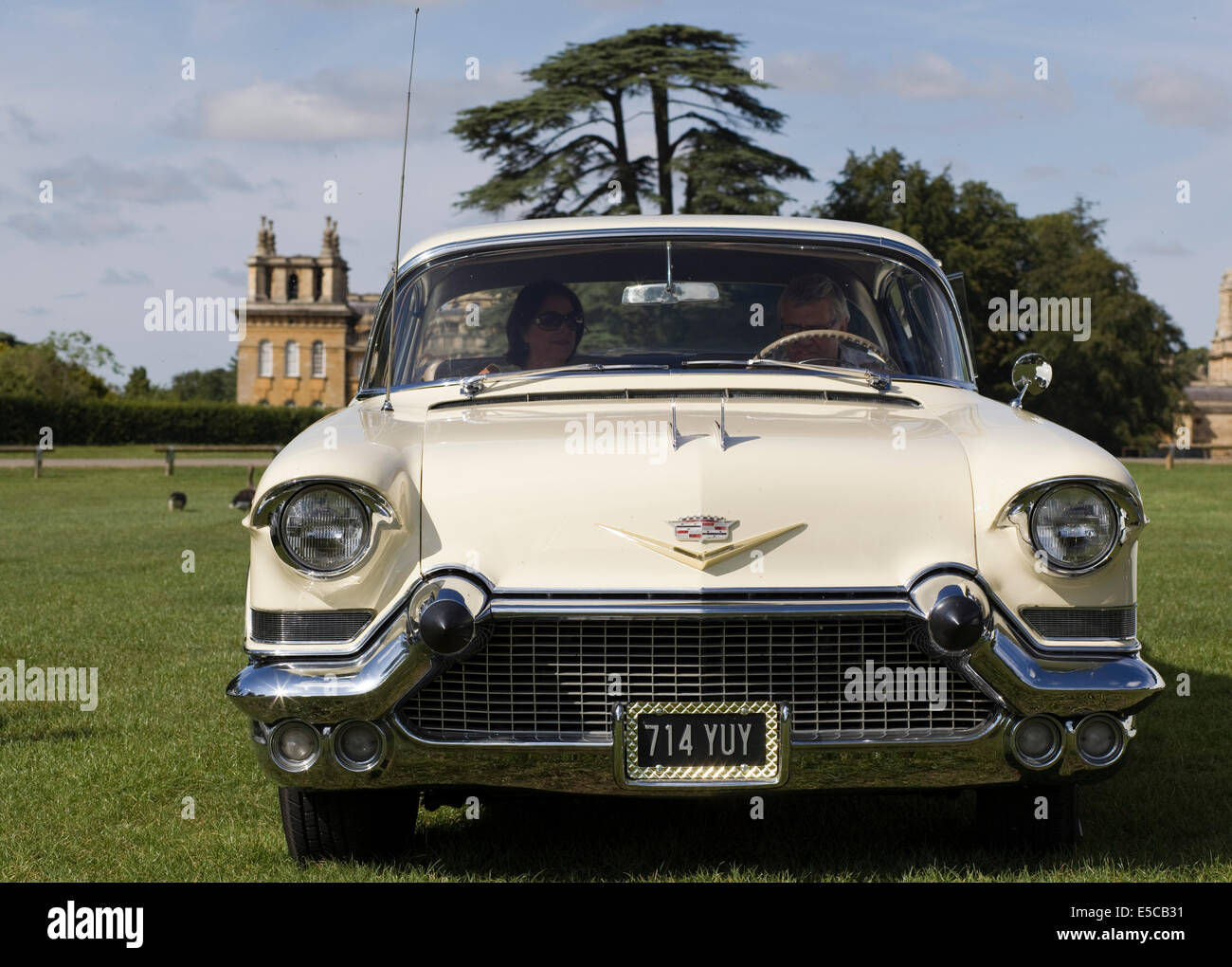 La parte anteriore del vecchio classico americano auto d'epoca Foto Stock