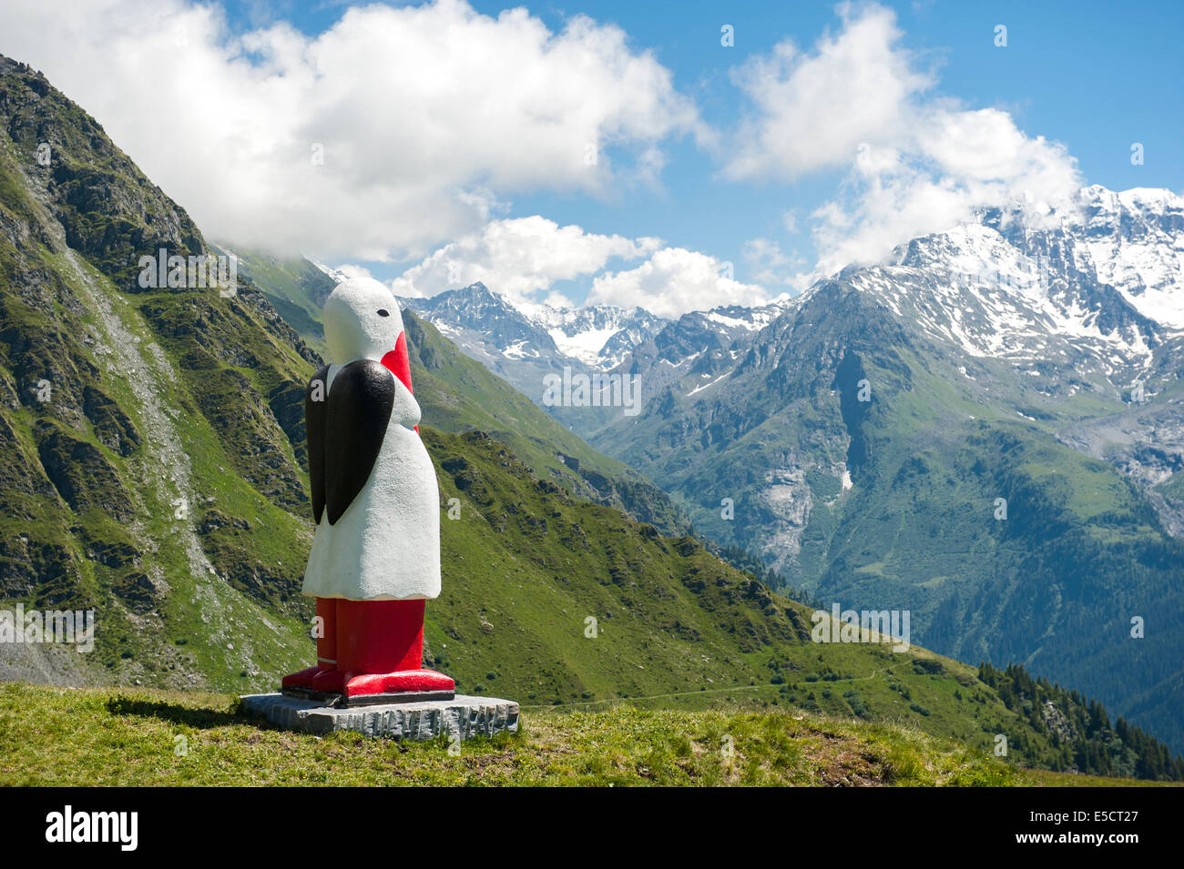 Sentiero artistico / Kunstparcours installato dal 3-D Fondazione nel 2011 a 2.300 metri di altezza tra Ruinettes e La Chaux Foto Stock