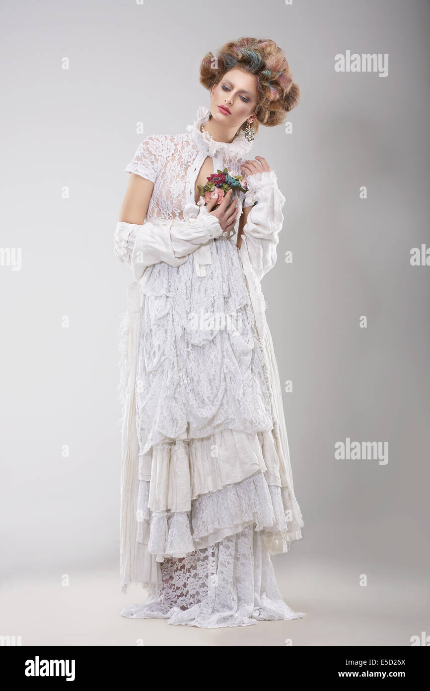 Raffinatezze. Lady glamour in elegante abito di Lacy Foto Stock